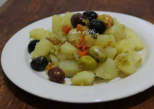 SALADE DE POMMES DE TERRE AUX DEUX POIVRONS- A L'AIL ET VINAIGRE