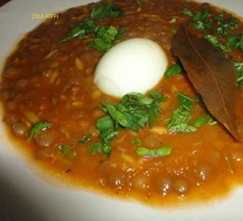 SOUPE DE LENTILLES AUX OEUFS DURS ET CORIANDRE FRAÎCHE DE BELLE MAMAN