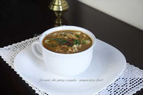 SOUPE DE POIS CASSÉS AUX COQUILLETTES ET PAPRIKA FORT