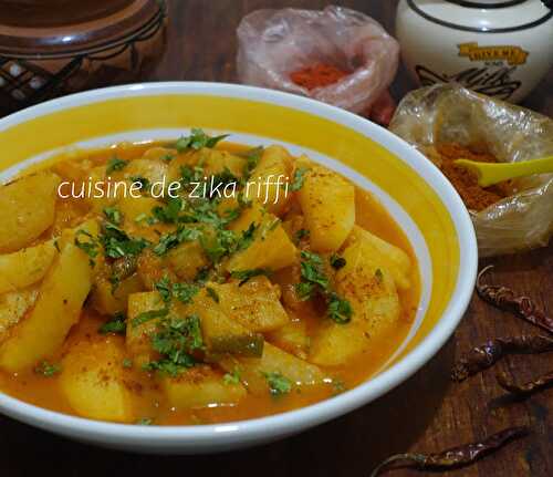 TAJINE DE POMMES DE TERRE CARVI-CORIANDRE EN SAUCE (BATATA MARKA B TABEL WEL KAROUIA) 