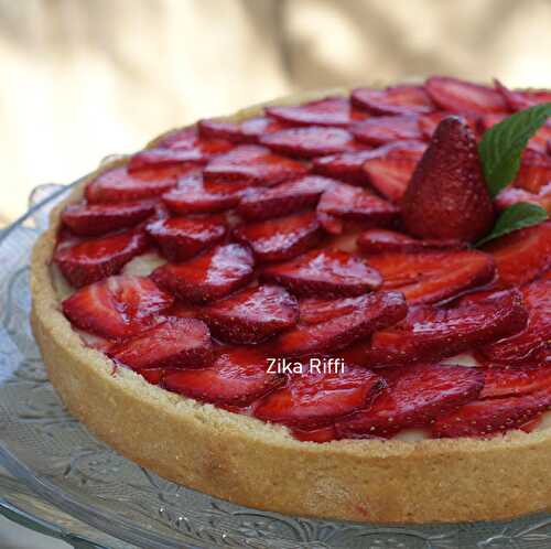 TARTE AUX FRAISES ET CREME AMANDINE