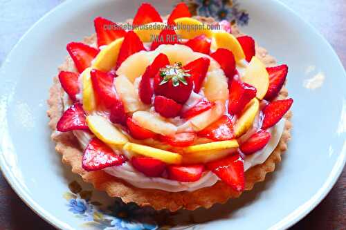 Tarte aux fraises, pommes, ananas et crème mousseline