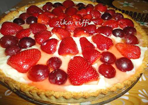 TARTE AUX RAISINS ROUGES ET AUX FRAISES-CRÈME PÂTISSIÈRE