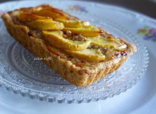 TARTELETTES AUX POMMES ET CREME AMANDINE