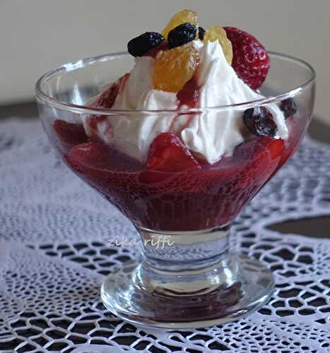 VERRINES DE FRAISES A LA CHANTILLY AU MASCARPONE ET SON COULIS DE FRAISES AU MIEL