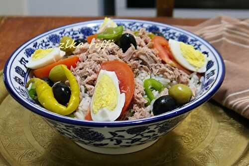 SALADE DE RIZ COMPLETE ET SAINE AU THON ET LEGUMES