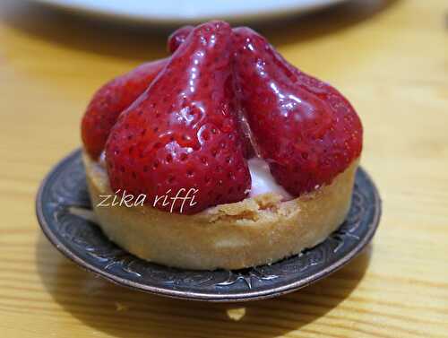 TARTELETTES AUX FRAISES A LA CREME AMANDINE