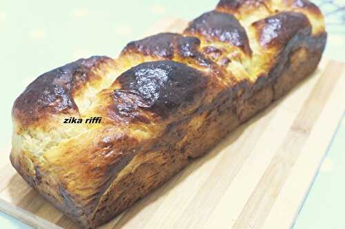 Brioche Vaporeuse Tressée au Beurre et au Zeste d'Orange