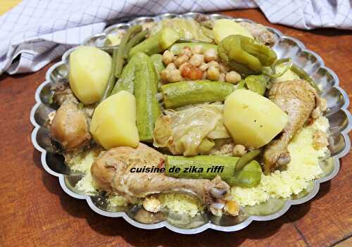 COUSCOUS DE L'ÉTÉ AUX PILONS DE POULET FERMIER ET AUX LÉGUMES