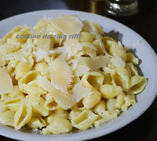 PÂTES AU BEURRE ET AU PARMESAN- PLAT DE MON ENFANCE