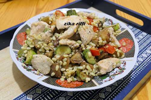 SALADE DE BLÉ AU POULET ET AUX LÉGUMES CONFITS