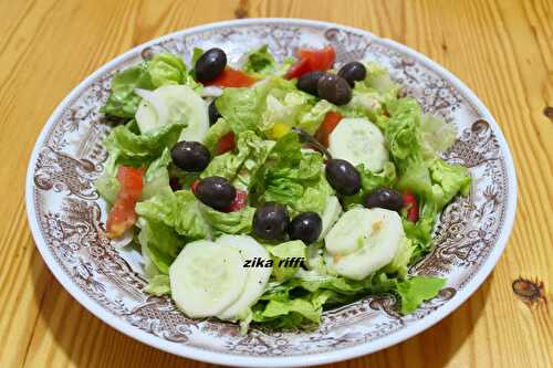 SIMPLE SALADE VERTE AUX CONCOMBRES ET A LA TOMATE