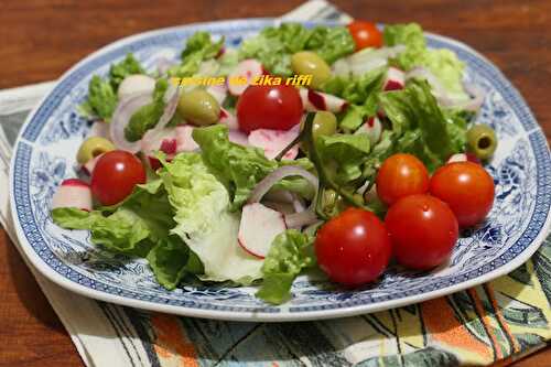 SALADE ROMAINE AUX RADIS ET TOMATES CERISES 