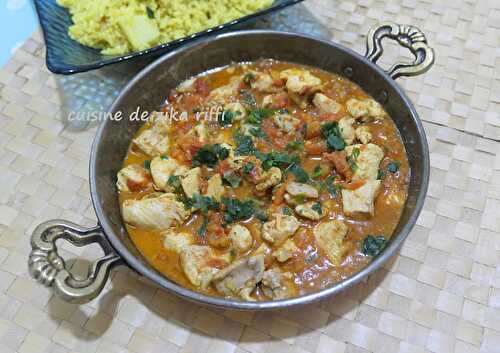 FRICASSÉE DE POULET AUX TOMATES FRAÎCHES CONCASSÉES ET AUX OIGNONS