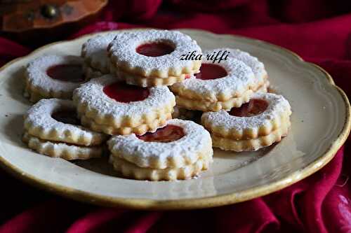 SABLÉS FONDANTS PUR BEURRE À LA CONFITURE DE FRAISES