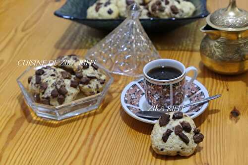 BISCUITS OU GÂTEAUX SECS AUX NOIX ET AU CHOCOLAT