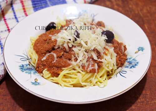 SPAGHETTIS À LA BOLOGNAISE AU PARMESAN - DAUBE DE MAMAN