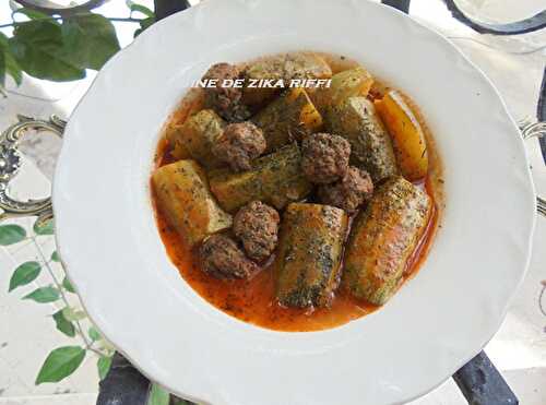 TAJINE DE COURGETTES À LA MENTHE SÉCHÉE ET AUX BOULETTES ( MARKET JRAYWET )