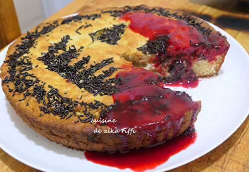 GÂTEAU-TARTE MONSTRE À LA CONFITURE DE CERISES AUX FOURMIS 