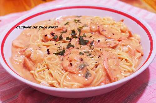 SPAGHETTIS AUX CREVETTES SAUCE AU YAOURT - CREME FRAÎCHE ET TOMATE