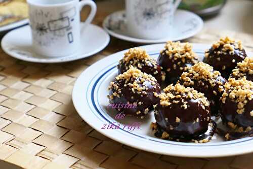 BOUCHÉES AUX NOIX ET AMANDES- GLAÇAGE CHOCOLAT- GÂTEAUX SANS CUISSON