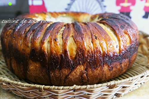 BRIOCHE AÉRIENNE ET VAPOREUSE TEL DU COTON- FAÇON CHENILLE ROULÉE