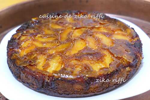 GÂTEAU AUX POMMES CARAMELISÉES ET FROMAGE BLANC