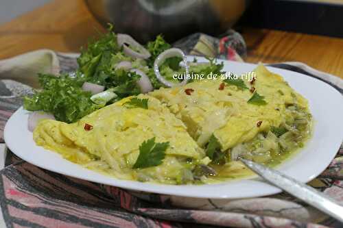 OMELETTE BAVEUSE AU GRUYÈRE ET POUSSES D'OIGNONS