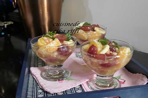 COCKTAIL DE FRUITS DE SAISON AU SIROP DE CITRON À LA CANNELLE