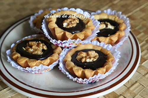 MINI TARTELETTES AU CHOCOLAT ET AUX NOIX- JOURNÉE MONDIALE DE LA LANGUE ARABE