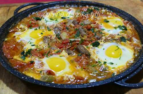 CHAKCHOUKA- SHAKSHUKA BÔNOISE D'HIVER AUX OIGNONS VERTS- ŒUFS  ET MERGUEZ