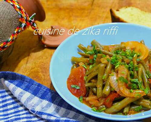 TAJINE DE HARICOTS VERTS AUX OIGNONS ET TOMATES ( LOUBIA KHADRA MARKA BSSAL W TOMATICH )