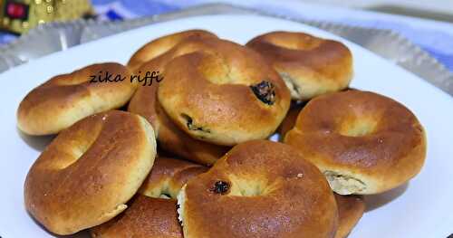 KAAKS- GÂTEAUX TRADITIONNELS AUX RAISINS SECS BLANCS ET NOIRS