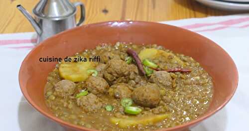 RAGOÛT RELEVÉ DE LENTILLES VERTES AUX BOULETTES