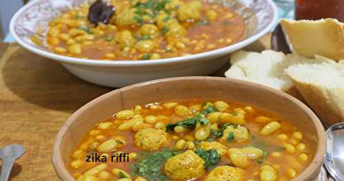 SOUPE PIQUANTE DE HARICOTS BLANCS SECS AUX BOULETTES DE POITRINE DE DINDE