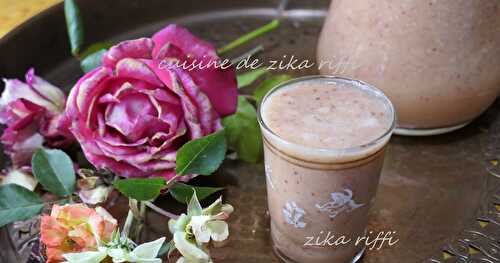 MILK-SHAKE PRUNES ET BANANES AU MIEL