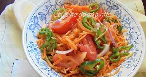 SALADE DE CAROTTES RÂPÉES - TOMATE ET POIVRON- VINAIGRETTE AU CITRON 