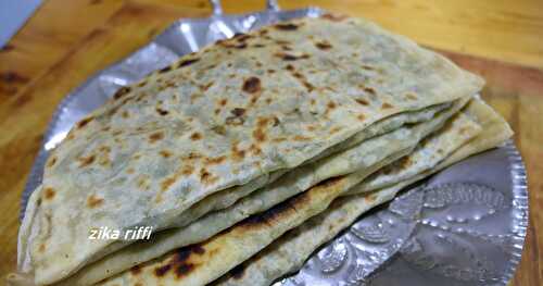 GÖZLEME DE ÇAMLICA ET DE KARAKÖY- ISTANBUL- GALETTES FINES AUX ÉPINARDS ET FÉTA MAISON