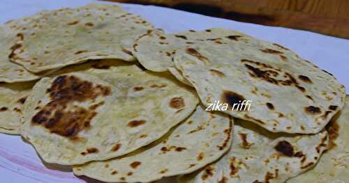 PAIN PLAT EGYPTIEN  MOELLEUX POUR HAWAWCHI ( SANDWICH EGYPTIEN )- RECETTE AUTHENTIQUE- عيش طري