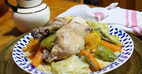 COUSCOUS ALGÉRIEN DE L'ÉTÉ AU POULET FERMIER ET LÉGUMES DE SAISON