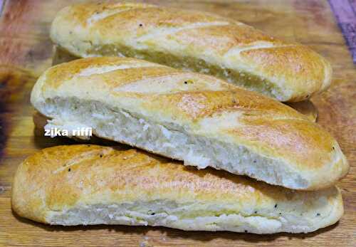 MAASSEMS KHOBZ EDDAR BEL MAHLEB OU BAGUETTES BÔNOISES BRIOCHÉES À LA SEMOULE  ET MAHLEPI