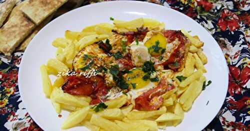 POMMES DE TERRE ET TOMATES FRITES AUX OEUFS AU PLAT- TOUJOURS L'ÉTÉ EN ALGERIE- CUISINE EXPRESS