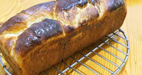 BRIOCHE TORSADÉE MOELLEUSE AU PETIT SUISSE TOUTE SIMPLE POUR PETIT DÉJEUNER