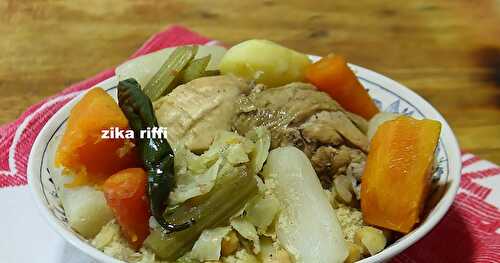 COUSCOUS ALGERIEN AU POULET- COURGE- CARDONS- CAROTTES- NAVETS- ET CHOU