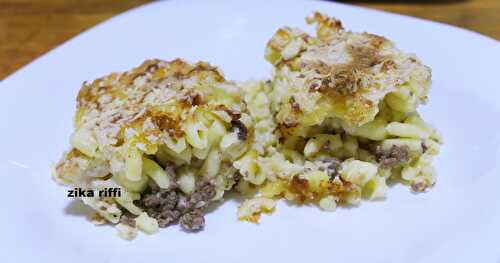 GRATIN DE COQUILLETTES À LA VIANDE HACHÉE ET SAUCE BÉCHAMEL AU GRUYÈRE