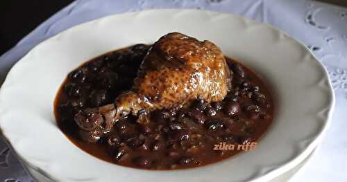 RAGOÛT MIJOTÉ DE POULET FERMIER AUX HARICOTS SECS ROUGES SAUCE BRUNE