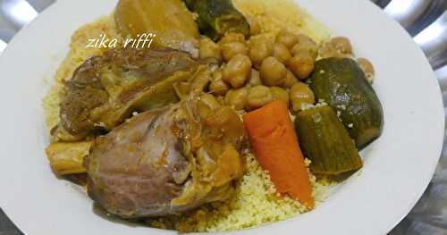 COUSCOUS ALGÉRIEN AUX SOURIS D'AGNEAU ET LÉGUMES- SAUCE BLANCHE AU PAPRIKA