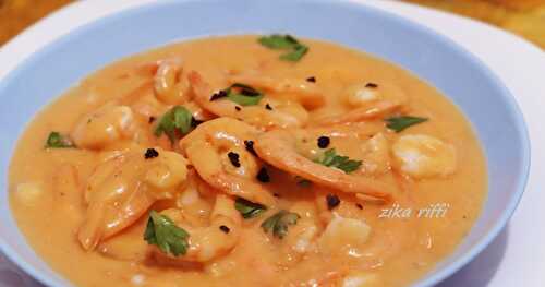 CURRY DE CREVETTES LAIT DE COCO- TOMATE- CITRON ET PIMENT D'ESPELETTE