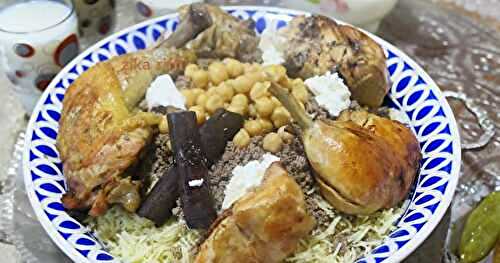 DOUAÏDA BÔNOISE- PLAT DE VERMICELLES AU POULET RÔTI AU BEURRE À LA POÊLE SUR UN LIT DE VIANDE HACHÉE