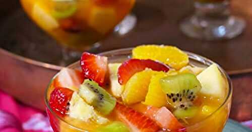 COUPE DE FRUITS-FRAISE-ORANGE-POMME- KIWI AU JUS D'ORANGE ET DE CITRON AU MIEL PUR